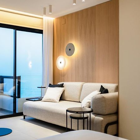 Aloha Apartamentos - Primera Linea De Playa - Vista Al Mar เบนัลมาเดนา ภายนอก รูปภาพ